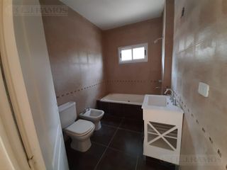 Foto 12 de Casa a estrenar con 4 dormitorios en venta en Rincón de Milberg.