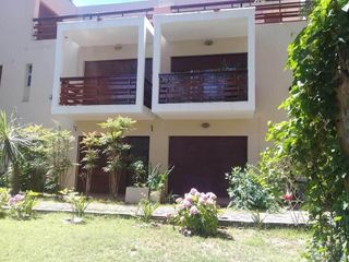 Foto 2 de Dúplex en venta - 4 Dormitorios 3 Baños - Cochera - 118Mts2 - Pinamar