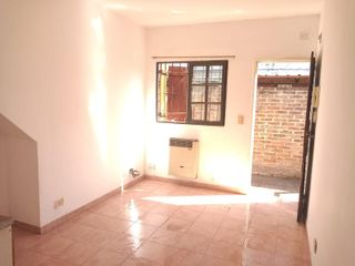 Foto 4 de Vena PH 2 Amb. Pta. Baja  en Villa Luzuriaga  - Buen Estado