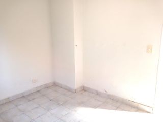 Foto 10 de Vena PH 2 Amb. Pta. Baja  en Villa Luzuriaga  - Buen Estado