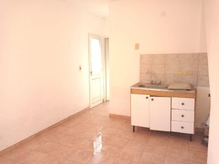 Foto 6 de Vena PH 2 Amb. Pta. Baja  en Villa Luzuriaga  - Buen Estado