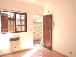 Foto 3 de Vena PH 2 Amb. Pta. Baja  en Villa Luzuriaga  - Buen Estado