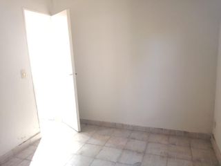 Foto 9 de Vena PH 2 Amb. Pta. Baja  en Villa Luzuriaga  - Buen Estado