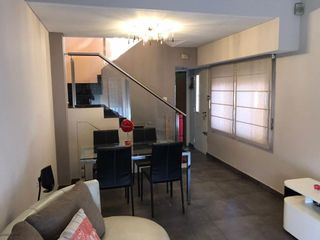 Foto 3 de Venta de Duplex 3 Amb.  en Ramos Mejía  Muy Buen Estado  C/Patio y Cochera