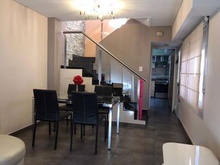 Foto 2 de Venta de Duplex 3 Amb.  en Ramos Mejía  Muy Buen Estado  C/Patio y Cochera