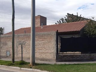 Foto 2 de Venta  casa 3/ dormitorios B° confluencia rural