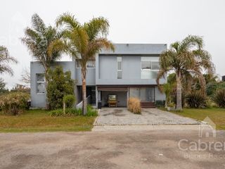 Foto 2 de Venta de casa en Club de Campo en La Plata.