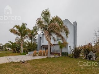 Foto 1 de Venta de casa en Club de Campo en La Plata.