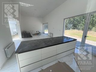 Foto 10 de Casa alquiler Los Canales, Plottier, 2 dormitorios, 2 baños, jardín y entrada para autos