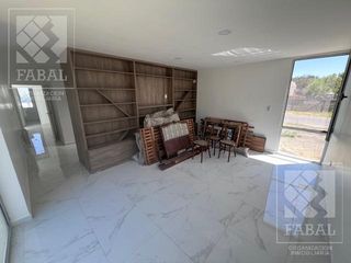 Foto 14 de Casa alquiler Los Canales, Plottier, 2 dormitorios, 2 baños, jardín y entrada para autos