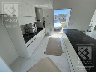 Foto 9 de Casa alquiler Los Canales, Plottier, 2 dormitorios, 2 baños, jardín y entrada para autos