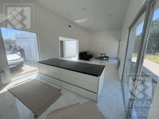 Foto 11 de Casa alquiler Los Canales, Plottier, 2 dormitorios, 2 baños, jardín y entrada para autos
