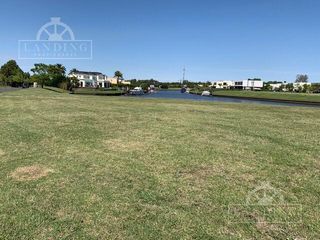 Foto 2 de Terreno con Amarra Doble - Barrio Náutico  Albanueva