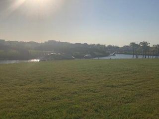 Foto 10 de Terreno con Amarra Doble - Barrio Náutico  Albanueva