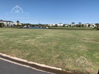 Foto 4 de Terreno con Amarra Doble - Barrio Náutico  Albanueva