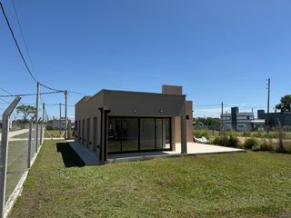 Foto 1 de Casa en venta - 2 Dormitorios 1 Baño - 450Mts2 - La Plata