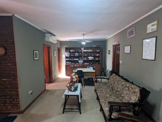 Foto 7 de Casa en venta - 3 Dormitorios 3 Baños - Cochera - 300Mts2 - Villa Elvira, La Plata