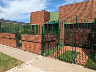 Foto 3 de Casa en venta - 3 Dormitorios 3 Baños - Cochera - 300Mts2 - Villa Elvira, La Plata