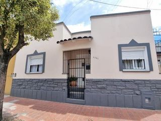 Foto 1 de Casa en venta - 3 Dormitorios 2 Baños - 165Mts2 - Mar del Plata