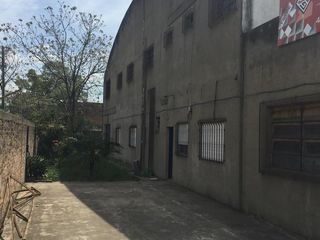 Foto 2 de Importante depósito industrial con excelentes accesos!!!!