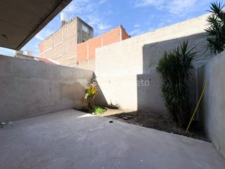 Foto 7 de Venta departamento 3 ambientes con jardin en Ramos Mejia.