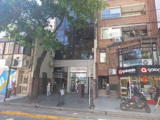 Foto 1 de Oficina en Congreso y Cabildo. Al frente. Edificio de oficinas.