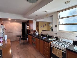 Foto 1 de IMPERDIBLE OPORTUNIDAD - 5 AMBIENTES C/ COCHERA FIJA CUBIERTA Y BALCON DOBLE - REFACCIONADO - BOEDO