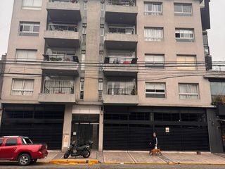 Foto 1 de Leopoldo Marechal 900 P2º 2 amb. frente al Parque Centenario c/bcón. Cochera. Laundry. Parrillas.