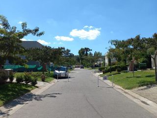 Foto 6 de Terreno en venta en Barrio Santa Guadalupe - Pilar Del Este