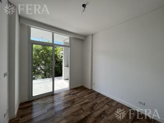 Foto 1 de Venta de Departamento 2 ambientes con balcón y parrilla en Bernal