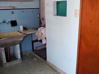 Foto 2 de Departamento   Galpon - Temperley