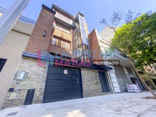 Foto 1 de VENTA O ALQUILER - CASA 5 AMB. CON PATIO, TZA, COCHERA Y ASCENSOR EN VILLA DEVOTO