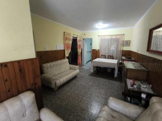 Foto 6 de Casa de dos dormitorios y patio a metros de Av. Galicia.