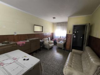 Foto 4 de Casa de dos dormitorios y patio a metros de Av. Galicia.