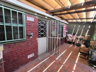 Foto 15 de Casa de dos dormitorios y patio a metros de Av. Galicia.