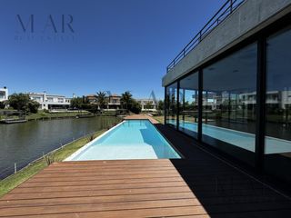 Foto 11 de Casa en Venta en El Golf, Nordelta con salida al lago