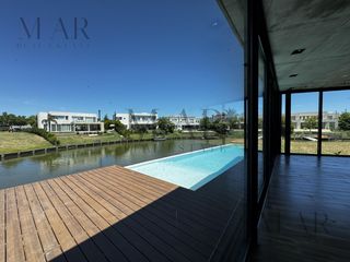 Foto 10 de Casa en Venta en El Golf, Nordelta con salida al lago