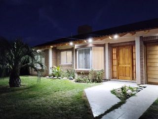 Foto 2 de Casa en venta - 2 Dormitorios 2 Baños - Cochera - 1.000Mts2 - San Rafael, Mendoza