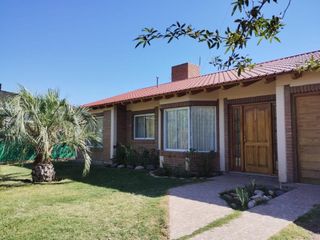 Foto 1 de Casa en venta - 2 Dormitorios 2 Baños - Cochera - 1.000Mts2 - San Rafael, Mendoza