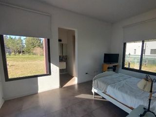 Foto 17 de VENTA Casa con piscina barrio cerrado en Campos de Roca I