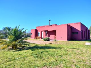 Foto 3 de VENTA Casa con piscina barrio cerrado en Campos de Roca I