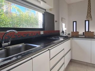 Foto 19 de Excepcional Casa de Una Planta con Amplios Espacios y Comodidades- En Venta