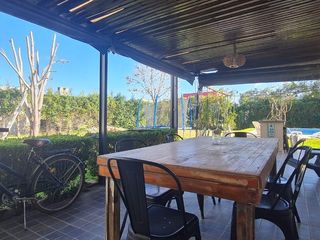 Foto 9 de Excepcional Casa de Una Planta con Amplios Espacios y Comodidades- En Venta