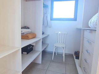 Foto 22 de Excepcional Casa de Una Planta con Amplios Espacios y Comodidades- En Venta