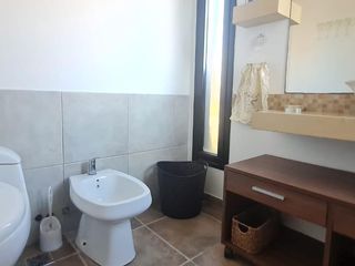 Foto 23 de Excepcional Casa de Una Planta con Amplios Espacios y Comodidades- En Venta