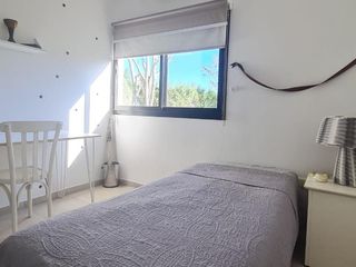 Foto 30 de Excepcional Casa de Una Planta con Amplios Espacios y Comodidades- En Venta