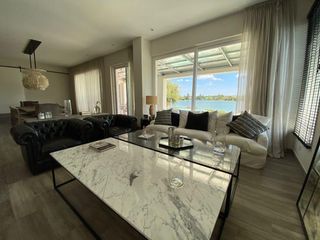 Foto 8 de Casa en Venta en Santa Barbara con 4 Cuartos en Suite, a la laguna