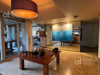 Foto 7 de Venta. Casa 7 ambientes con parque en Gonnet.