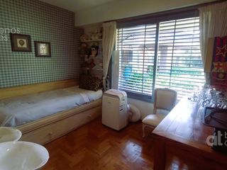 Foto 14 de Venta. Casa 7 ambientes con parque en Gonnet.