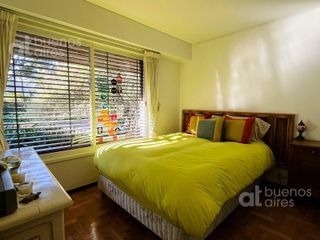 Foto 15 de Venta. Casa 7 ambientes con parque en Gonnet.